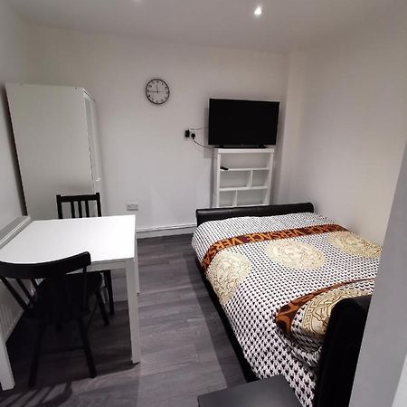 Studio Self Contained Double Bedroom London Kültér fotó