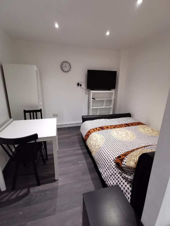 Studio Self Contained Double Bedroom London Kültér fotó